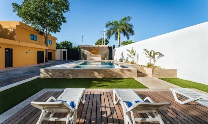 Centro Hôtel | Your 3-Stay Mérida Adventure – Double Room Walk to Attractions and Fun
