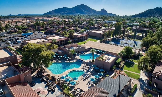 South Scottsdale Station Balnéaire | Your Arizona Getaway! 2 Comfortable Units, 5 Pools, Salon and Spa, Free Parking!