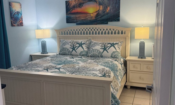 Navarre Beach Copropriété | Your Beach Escape with 3 Pools, 3 Hottubs, and Emerald Coast Beach Views!