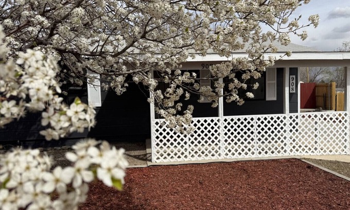 Bloomfield Maison | Your Cozy Base for Fun Escapes!