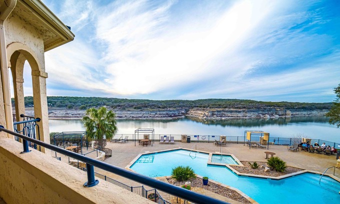 Lago Vista Copropriété | Your Happy Place | 2 Bed, 2 Bath