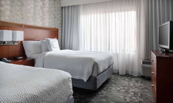 Camelback East Hôtel | Your Home Away From Home! w/ Outdoor Pool, Close to Historic Heritage Square
