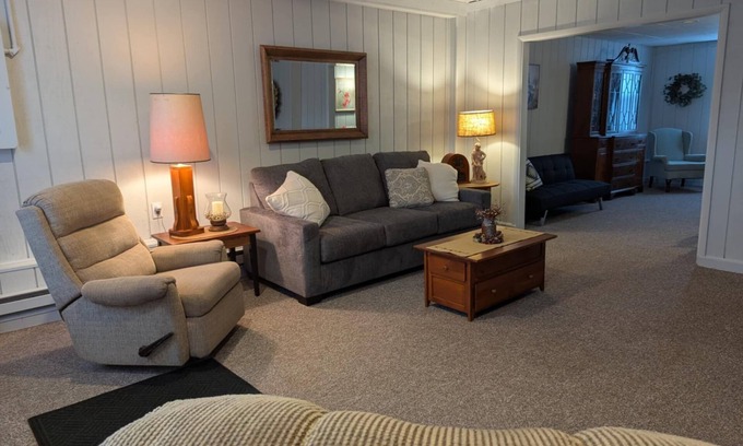 East Homer Maison | Your Home away from Home! Conveniently, centrally located, village home
