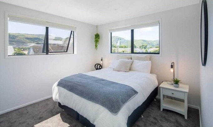 Lower Hutt Maison | Your Home for Night, or a Month!