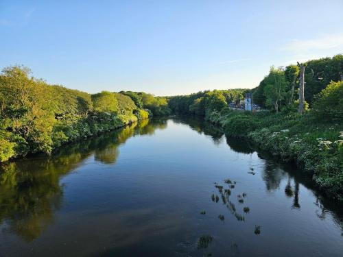 Houghton le Spring Maison | Your Home from Home - River bank