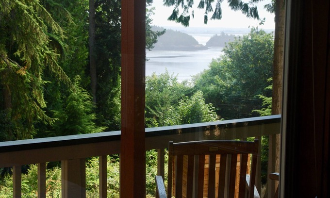 Anacortes Cabine | Your Island View Perch to Watch Boats and Birds from 2 Decks - On Guemes Island