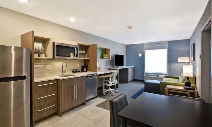 Alpine Center Hôtel | Your Michigan Adventure: Minutes to Treetop Family Adventure. FREE Breakfast