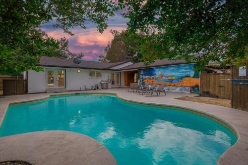 Dallas Maison | Your Modern and Bright Home w Private Pool