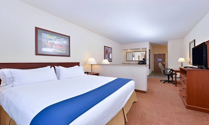 Farmington Maison | Your Next Vacation is Waiting for You!