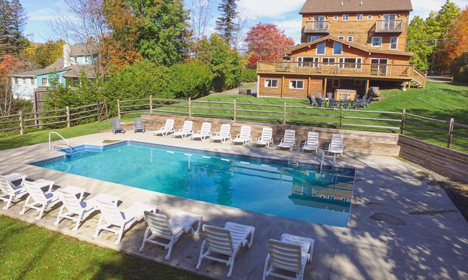 Tannersville Maison | ***Your Own Lodge***