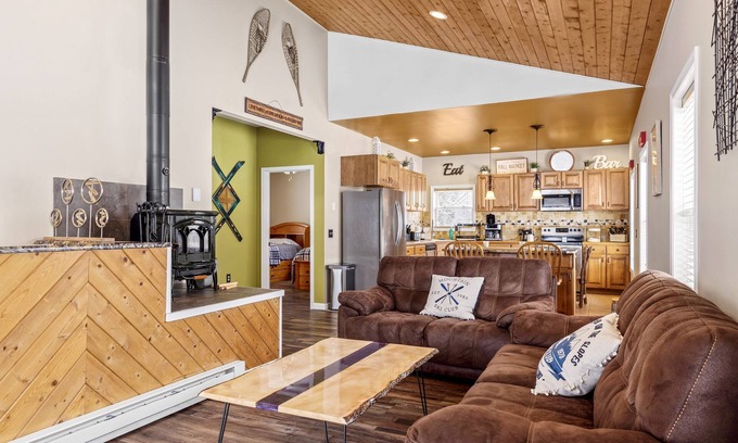 Union Dale Maison | Your Own Personal Ski - Skate - Fishing LODGE!