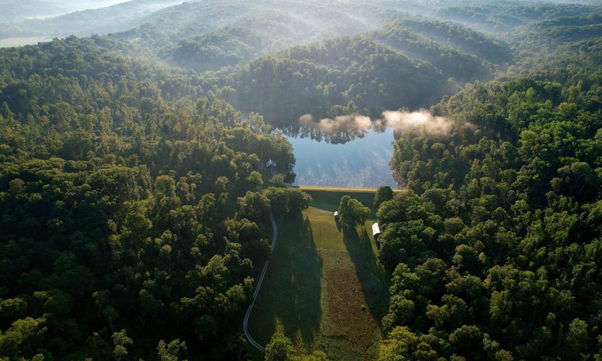 Gnaw Bone Cabine | VOTRE PROPRE LAC ET ÎLE PRIVÉS DE 12 ACRE, 80 ACRES À EXPLORER ET À HOT TUB!