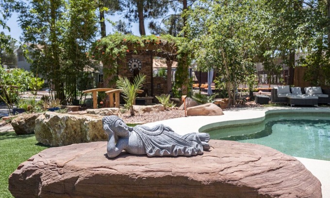 Las Vegas Maison | Your Own Resort Close to the Strip