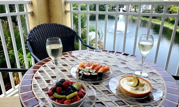 Palm Beach Gardens Copropriété | Your Palm Beach Luxury Oasis! 2 primary suites. Sleeps six! Stunning sunsets!