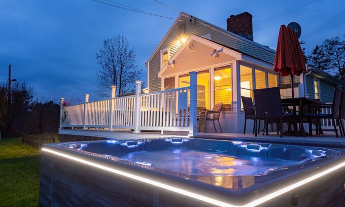 Oak Hill Maison | Your peaceful, private retreat, escape with friends & family! Incredible views!