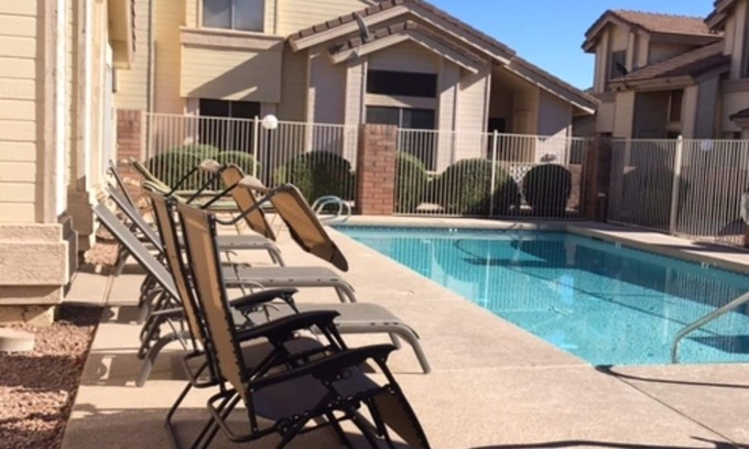 Chandler Copropriété | Amazing Poolside 2 BR / 2bath INTEL INTERNS 1 Suite Downstairs