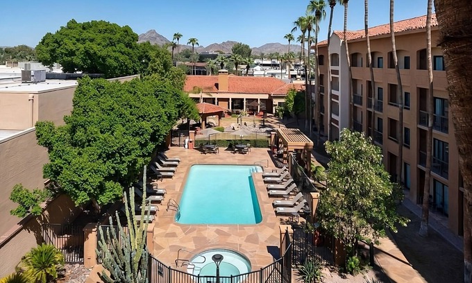 Camelback East Hôtel | Your Relaxing Getaway Awaits! w/ Pool, Close to Desert Storm Park and Zen Garden