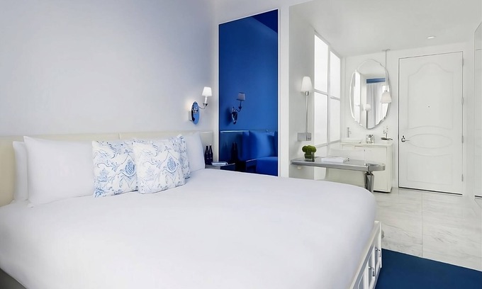 SoHo Hôtel | Your Relaxing Getaway Awaits! Pet-friendly, Close to Elizabeth Street Garden