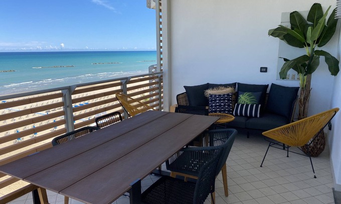 Roseto degli Abruzzi Appartement | Your Seafront Terrace-25 mt from the beach-Wifi-Gas Barbecue - 5 stars