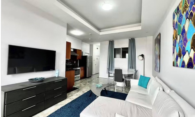 Midtown Village Appartement | Your Vacation Station 2bd Apt in prime location!