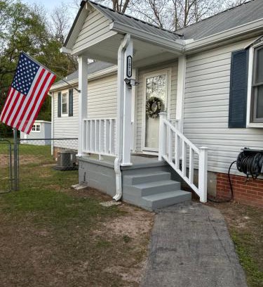 Weaver Appartement | Your Weaver Rest Stop on the Ladiga Trail!