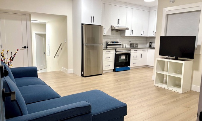 White Rock Maison | Your White Rock Beach Getaway: 2BR Suite, Modern Living, and Ocean Proximity!