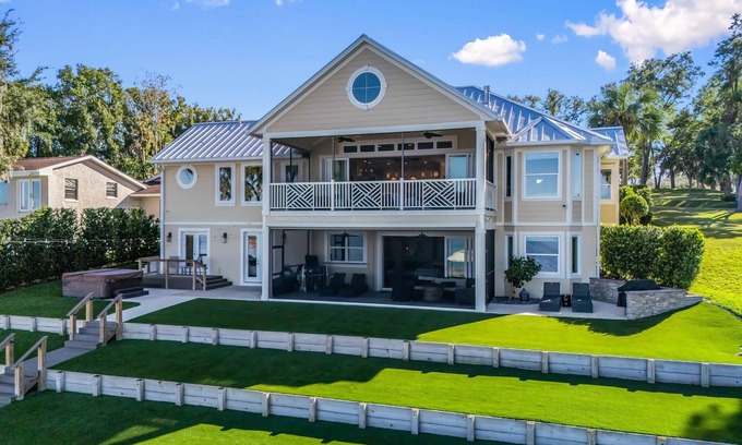 Weirsdale Maison | You’ve found the most luxurious lakefront rental in Central Florida!