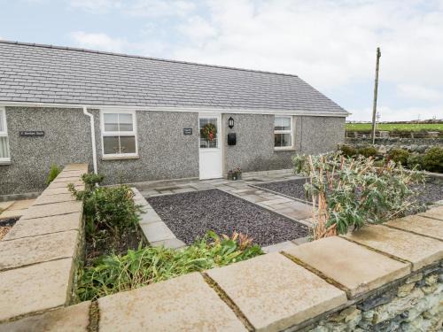 Holyhead Maison | Ysgubor Llwyd