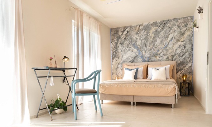 Hvar Old Town Appartement | Yukka ComFor city center apartment with parking
