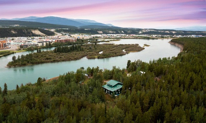 Whitehorse Autre | Yukon River Farm: Getaway
