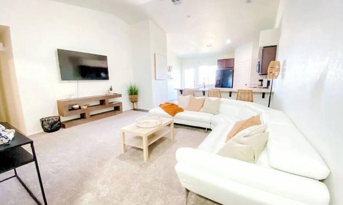 Yuma Maison | Yuma Boho/Airy 3 bedroom home with free parking