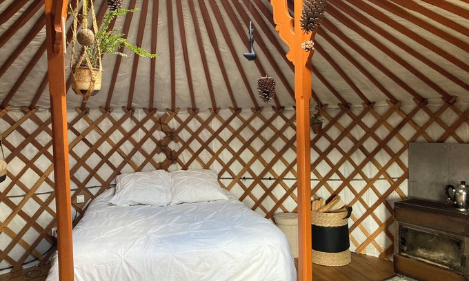 Ramonchamp Cabine | Yurt on the farm