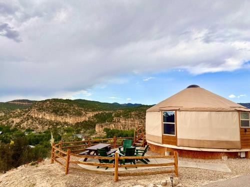 Orderville Maison | Yurt Overlook #7 with AC and Private Bath 2 Kings