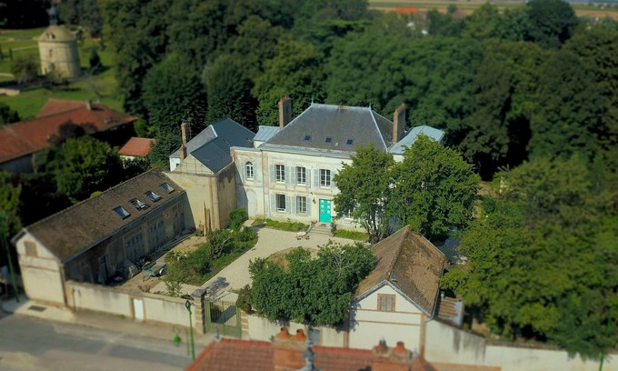 Villeblevin Lit Et Petit-Déjeuner | YXIE - Manoir des Arts - with different meeting rooms
