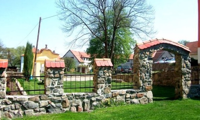 Lesany Maison | Zámek Lešany
