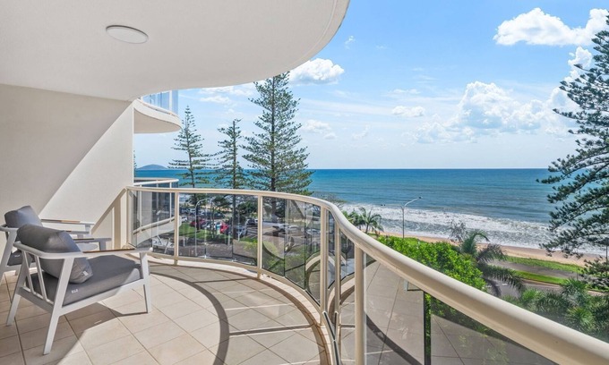 Mooloolaba Appartement | Zanzibar 505 amazing beachfront resort apartment withm pool , spa and access to gym