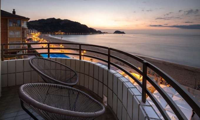 Zarautz Appartement | Zarautz Beach with parking by Aston Rentals