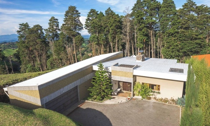 Alfaro Ruiz Maison | Zarcero Zen Mountain Lodge - Spacious modernized countryside home, FAST wifi