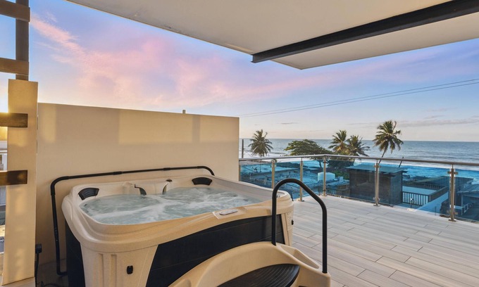 Arecibo Pueblo Maison | Rooftop with jacuzzi and panoramic sea views