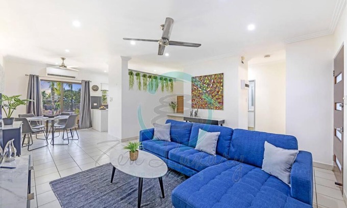 Brinkin Appartement | Zen by the Coast: 2-BR Cozy Retreat Near Uni/Shops