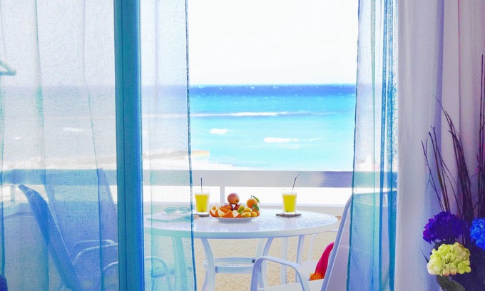 Larnaca Appartement | ZEN par la SEA Mackenzie en bord de mer