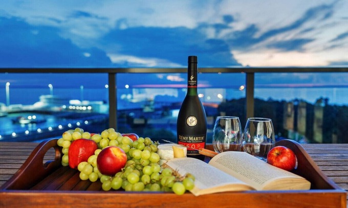 Darwin City Centre Appartement | Zen By The Sea: Pool - Balcony Dining - Seaview