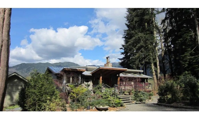 Deming Maison | ZEN Oasis On the River ~ Gateway to Mt. Baker Ski