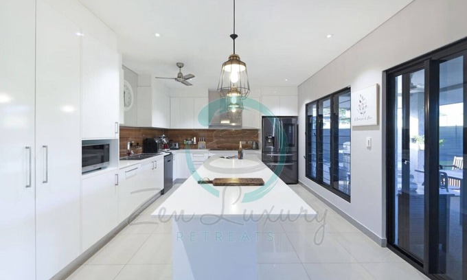Johnston Maison | Zenhouse (Lind) Private Pool ~ Bar ~ Pets OK