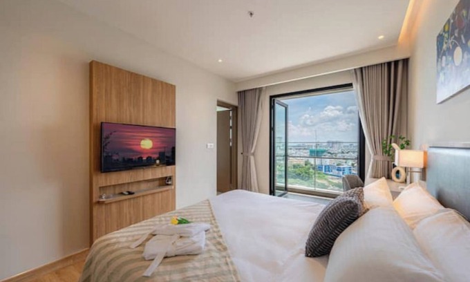 District 1 Appartement | Zenity: 6BR for Your Saigon Life - Pool, Gym in D1