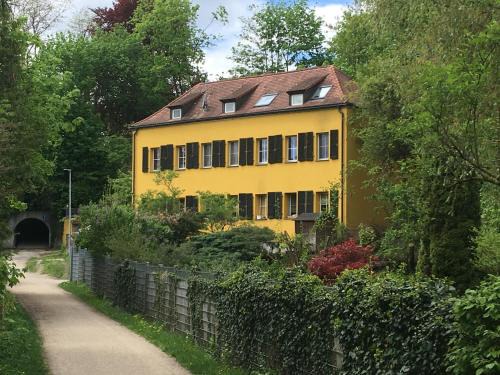 Lauf an der Pegnitz Appartement | Zentrumsnahe Dachwohnung in grüner Oase