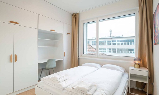 Center Appartement | ZH Red 5 - Letzigrund HITrental Apartment