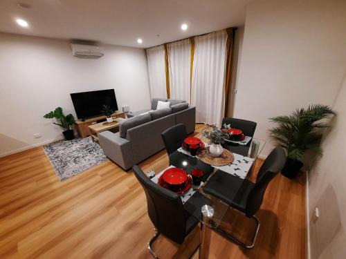 Bruce Appartement | ZMITH Apartment - BROOKE, Near AIS, GIO Stadium, UC, & Nth - Canberra Hospital