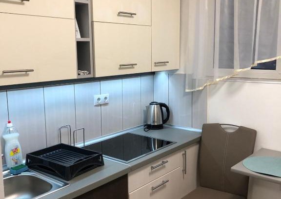 Komarom Appartement | Zrínyi Apartmanház