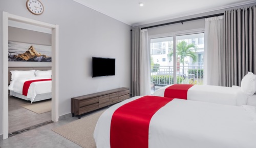 Suite Junior, non-fumeurs, vue montagne (1 Queen & 2 Twin Beds)